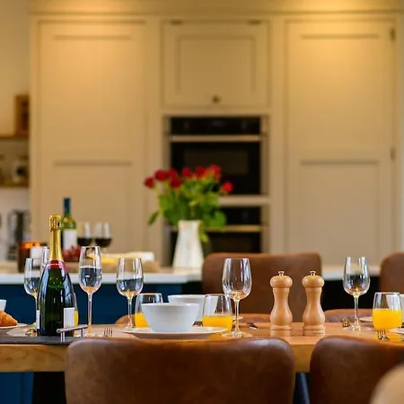 East Barn- Luxury Countryside Manchester