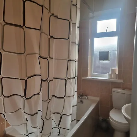 2 Beds Suburb Nestled Nook Manchester