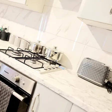 2 Beds Suburb Nestled Nook Apartment