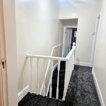 Apartment 2 Beds Suburb Nestled Nook