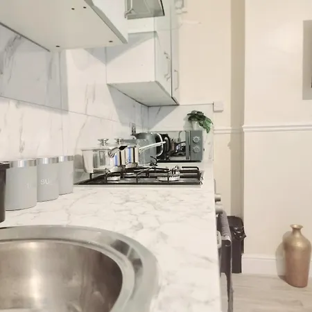 Apartment 2 Beds Suburb Nestled Nook
