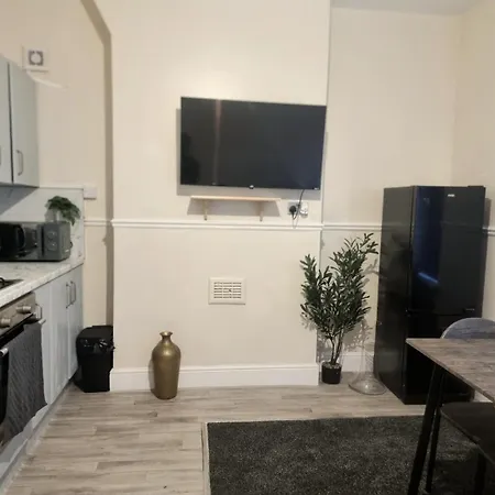 2 Beds Suburb Nestled Nook Apartment *