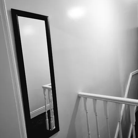 2 Beds Suburb Nestled Nook * Manchester