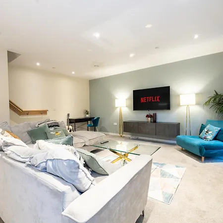 Holiday home Luxury 3-bed Townhouse Sleeps 6 Free Parking Manchester