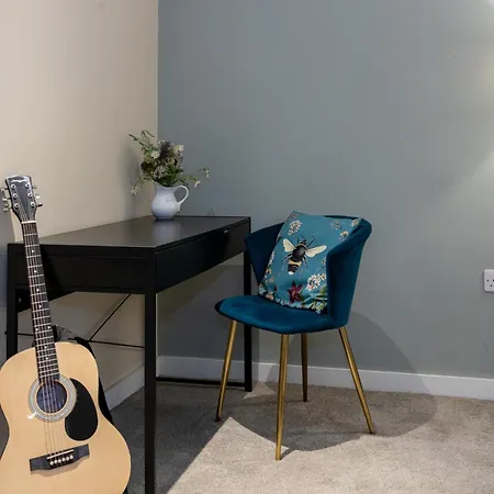 Luxury 3-bed Townhouse Sleeps 6 Free Parking * Manchester