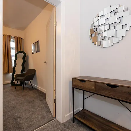 Spacious 3Br Manchester Home Sleeps 7 & Fast Wifi Tatil Evi Manchester