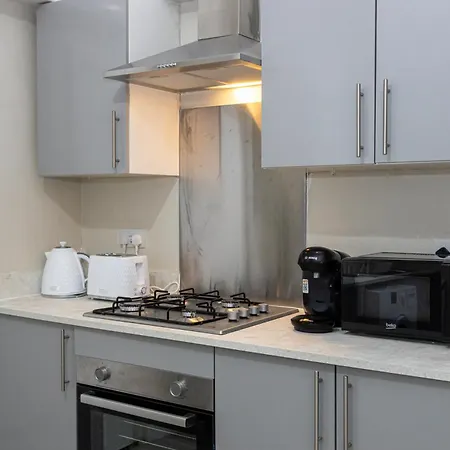 Spacious 3Br Manchester Home Sleeps 7 & Fast Wifi * Manchester