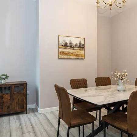 Spacious 3Br Manchester Home Sleeps 7 & Fast Wifi Tatil Evi