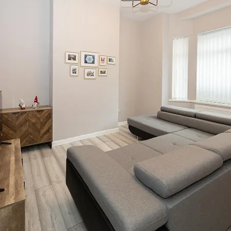 Tatil Evi Spacious 3Br Manchester Home Sleeps 7 & Fast Wifi *