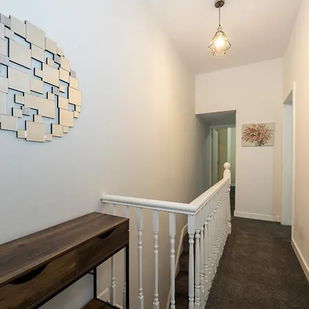 Spacious 3Br Manchester Home Sleeps 7 & Fast Wifi Tatil Evi Manchester