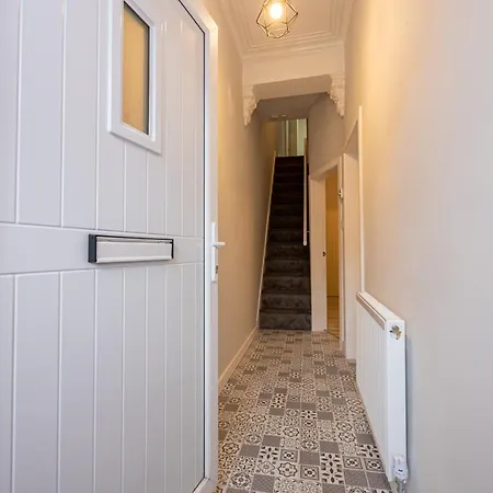 Spacious 3Br Manchester Home Sleeps 7 & Fast Wifi * Manchester
