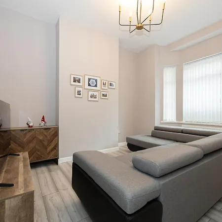 Tatil Evi Spacious 3Br Manchester Home Sleeps 7 & Fast Wifi *