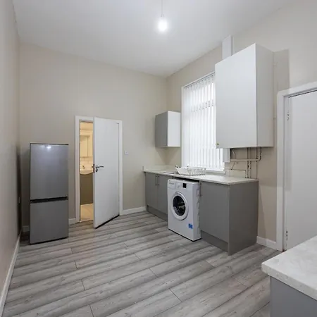 Tatil Evi Spacious 3Br Manchester Home Sleeps 7 & Fast Wifi