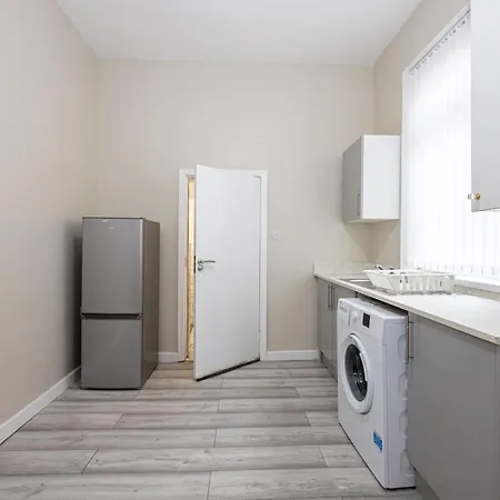 Spacious 3Br Manchester Home Sleeps 7 & Fast Wifi Tatil Evi Manchester