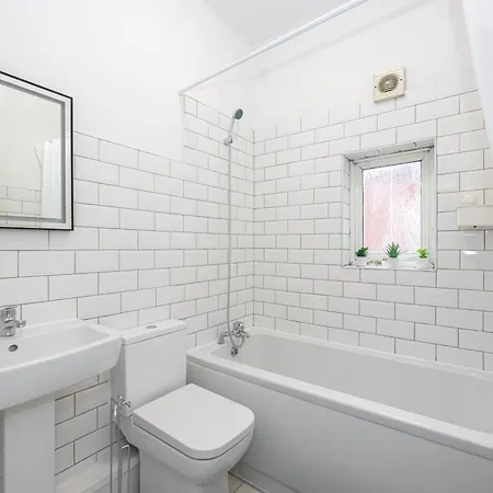 Spacious Modern 3br Home, Sleeps 7 Levenshulme Perfect For Short & Long *
