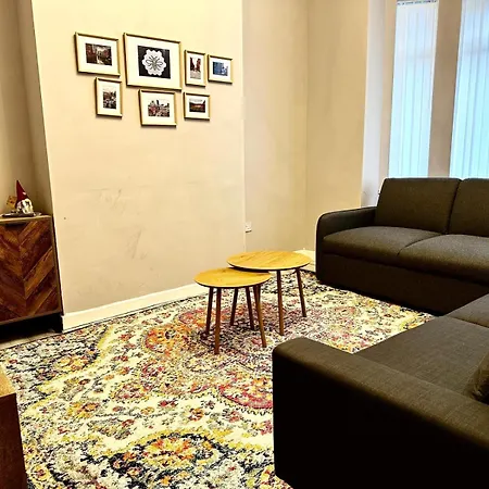 Tatil Evi Spacious 3Br Manchester Home Sleeps 7 & Fast Wifi *
