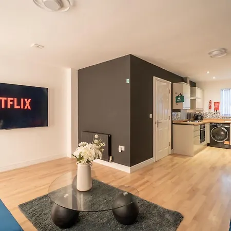 5 Bed House- 5mins To Centre - Sleeps 8 Apartment *