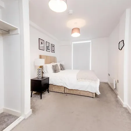 Apartment Salford - 2 Bed - Sleeps 4 - Wifi