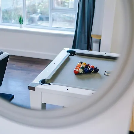 New Spacious House, Pool Table, Driveway Parking And Ps4 *