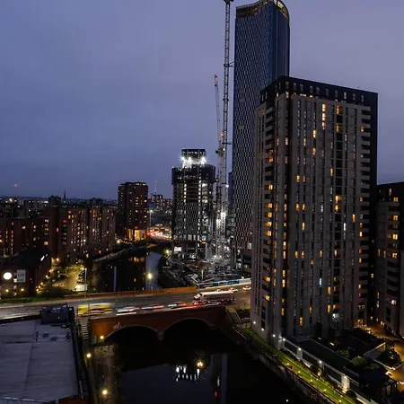 Bianco 2br With Views * Manchester