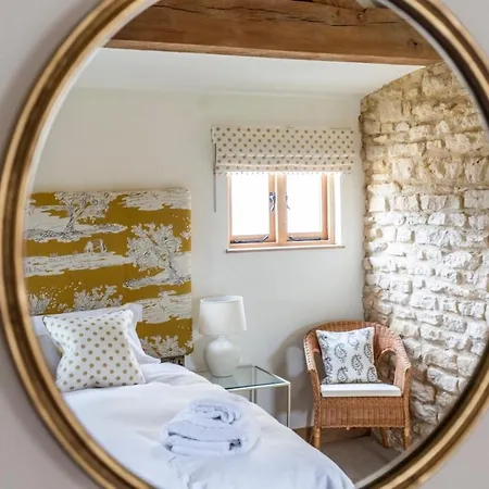 The Cart Shed - Romantic Hideaway With A View!