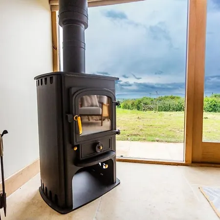 The Cart Shed - Romantic Hideaway With A View!