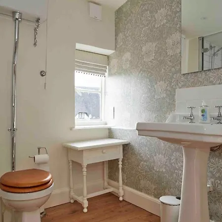 Casa de Férias Beautiful Cotswold With Hot Tub Manchester