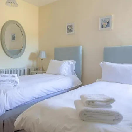 Casa de Férias Beautiful Cotswold With Hot Tub Manchester