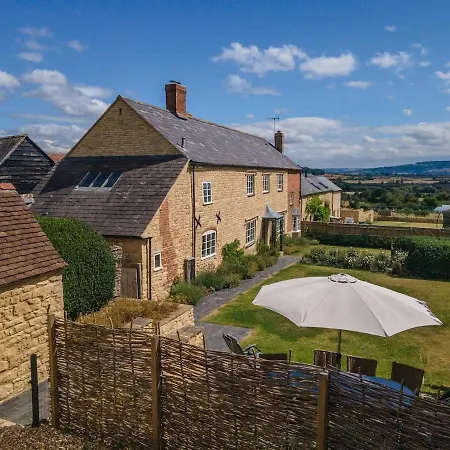 Holiday home Beautiful Cotswold With Hot Tub *
