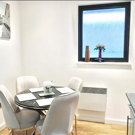 Modern Duplex Centre * مانشستر