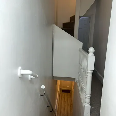 Charming Victorian Retreat 4br House In בית נופש