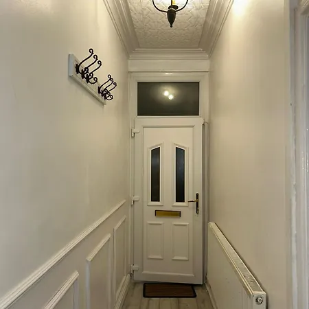 Charming Victorian Retreat 4br House In * מנצ'סטר