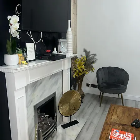 Charming Victorian Retreat 4br House In