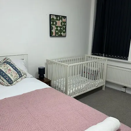 Charming Victorian Retreat 4br House In