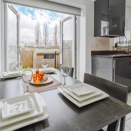 Luxury 5 Bed Near Etihad And Coop Live *