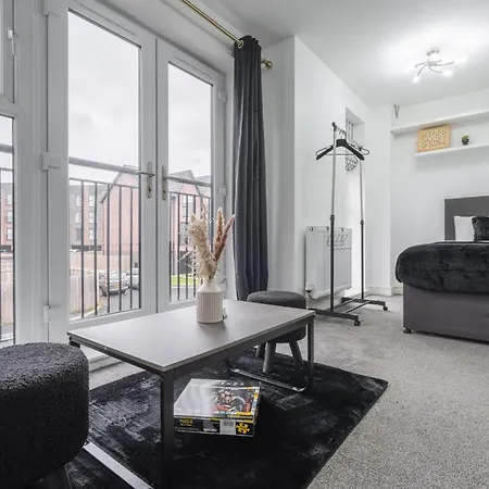 Luxury 5 Bed Near Etihad And Coop Live 別荘