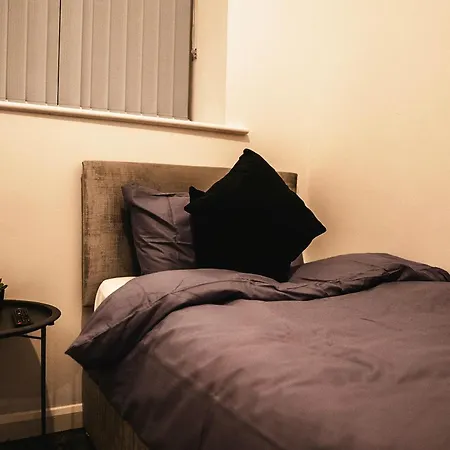 M1 - Blue Lagoon Apartment Manchester