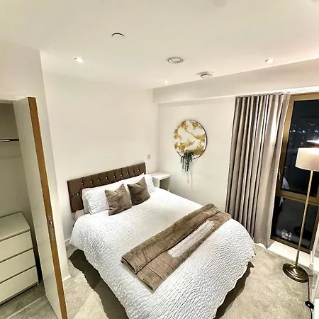 View 2 King Ensuites Gym * Manchester