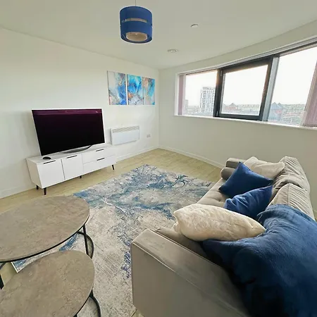 Stylish Haven With Ample Space Lägenhet