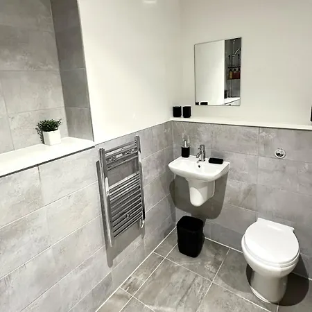 Stylish Haven With Ample Space * Manchester
