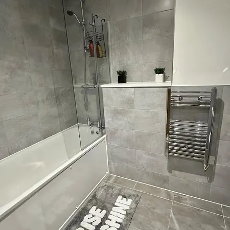 Stylish Haven With Ample Space Lägenhet *