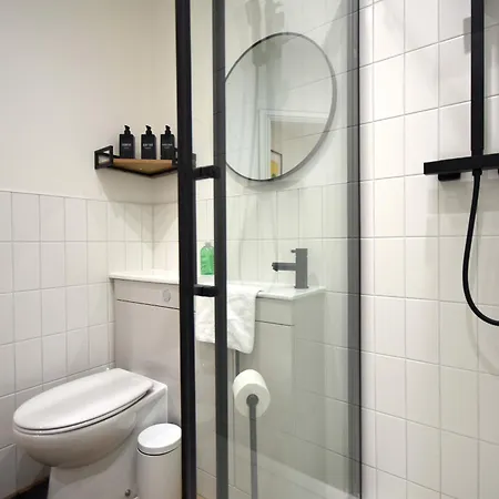 Апартаменты Cityescape - 2br 3 En-suite Sofa Bed Nq *
