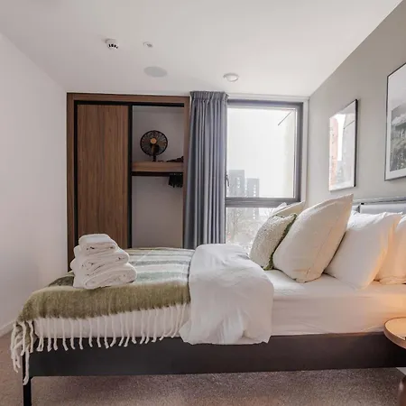 Tranquil Luxury Suite I 2Br I City Views I Sleeps 4 Daire Manchester