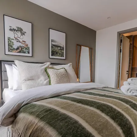 Tranquil Luxury Suite I 2Br I City Views I Sleeps 4 Daire Manchester