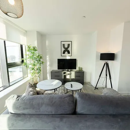 Stunning Old Trafford 2 Bed Penthouse W Terrace Apartment