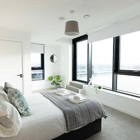 Stunning Old Trafford 2 Bed Penthouse W Terrace *