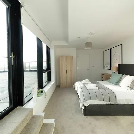 Stunning Old Trafford 2 Bed Penthouse W Terrace Apartment Manchester