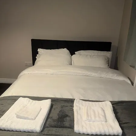 Stylish 5 Mins To Center Holiday home Manchester