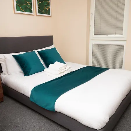 Deluxe And Cozy Two Bedroom With 1 Bathroom And Open Balcony דירה מנצ'סטר