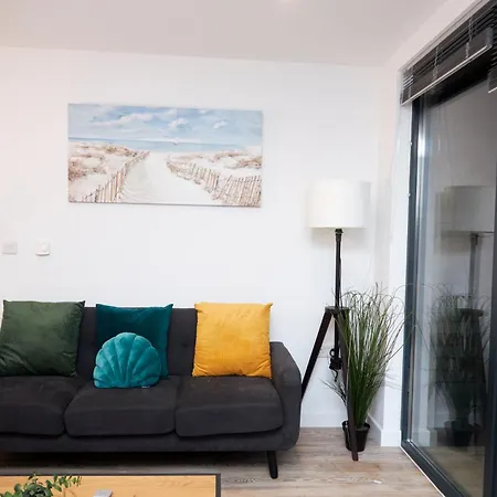 Apartment Luxury 2 Bedroom And Bathroom In With Balcony